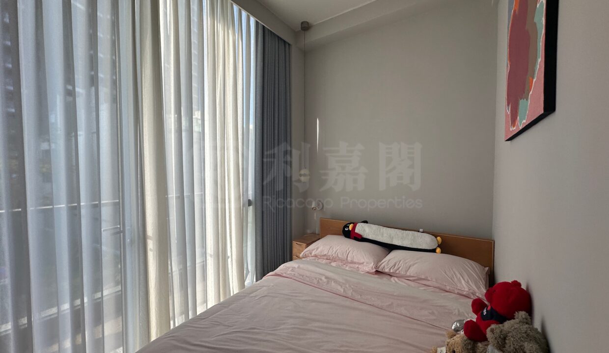 1ef38406-b5f0-4de2-ac01-3f13b6b5c6e2