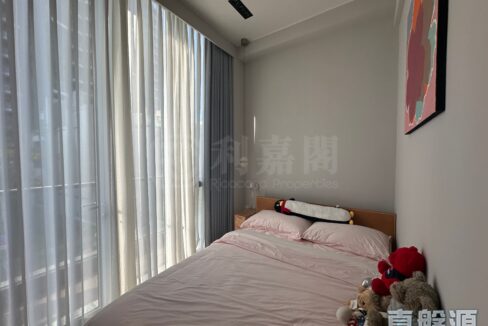 1ef38406-b5f0-4de2-ac01-3f13b6b5c6e2