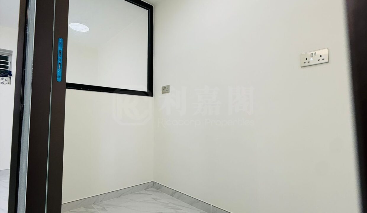 733817a6-b60a-4899-adda-a8013b610a9f.jpeg