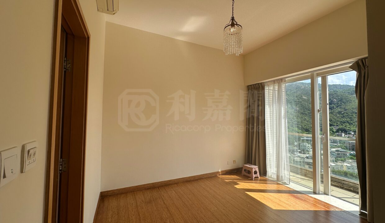 2c360f8f-34a1-474f-8821-60d1ad53da1b